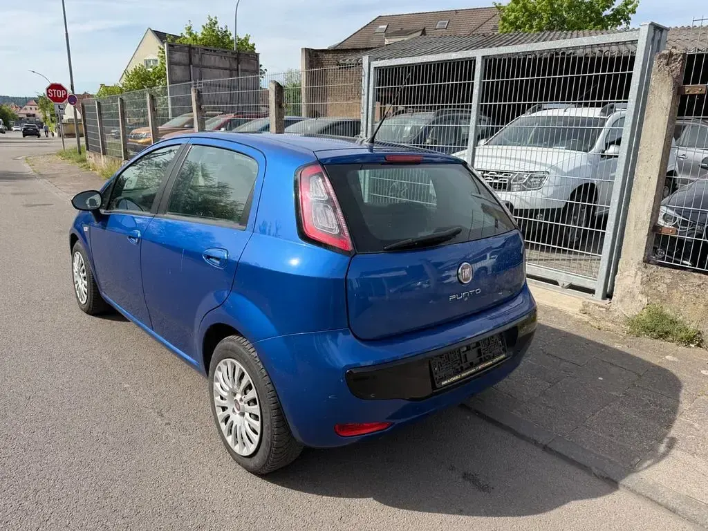 Gebraucht Fiat Grande Punto Basis 69 PS (50 kW) 2011 Blau Kleinwagen