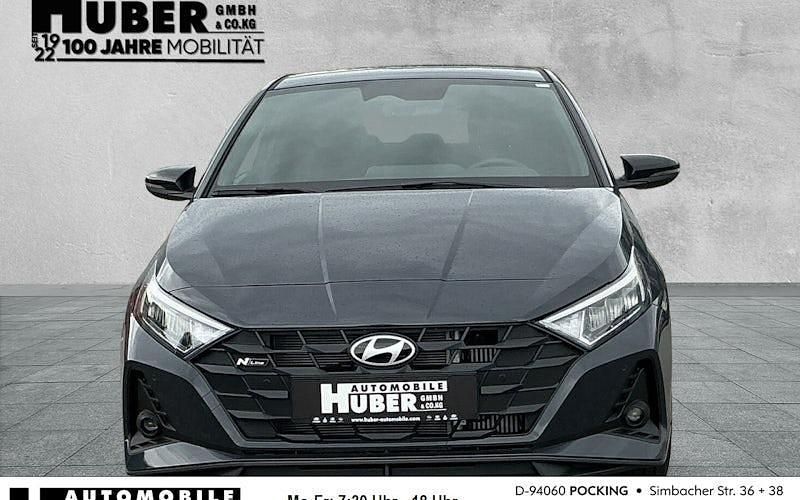 Grau Neu 2025 Hyundai i20 N Line Limousine | 24.490 € (Fairer Preis) - Bild 1/4