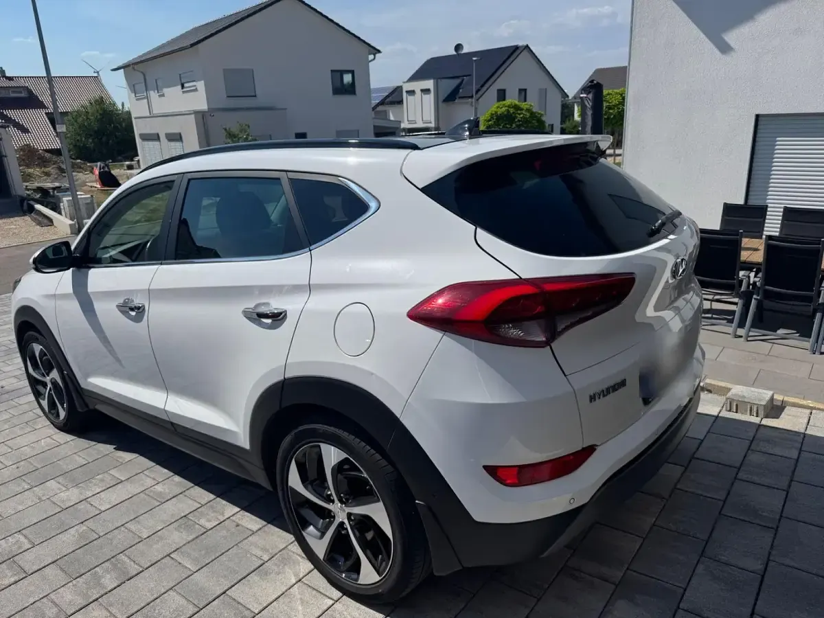 Gebraucht Hyundai Tucson 177 PS (130 kW) 2017 Weiß SUV