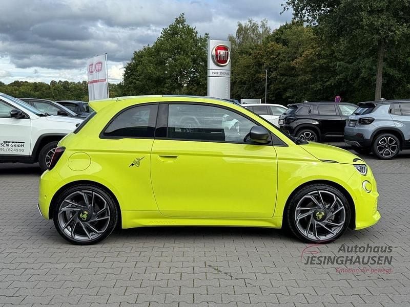 Gebraucht Abarth 500e Scorpionissima 114 kW (155 PS) 2023 Acid green Kleinwagen