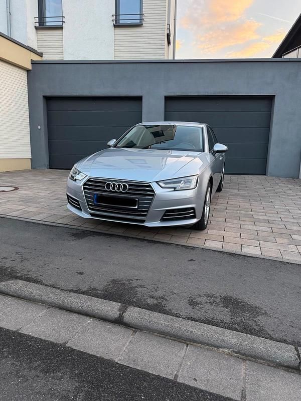 Second-hand Audi A4 150 CP (110 kW) 2017 Argintiu Berlinǎ