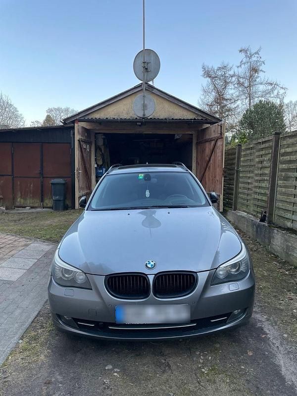 Gebraucht BMW 525 Advantage 177 PS (130 kW) 2007 Grau Kombi