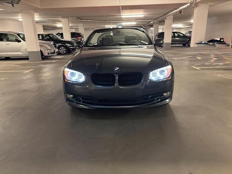 Gebraucht BMW 320 Cabriolet 184 PS (135 kW) 2012 Grau Cabrio