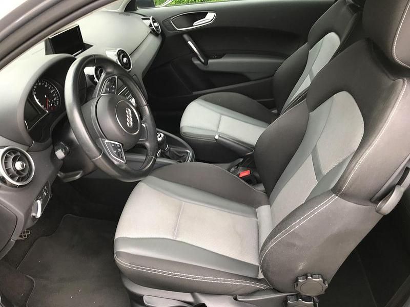 Gebraucht Audi A1 Sport 90 PS (66 kW) 2015 Blau Kleinwagen