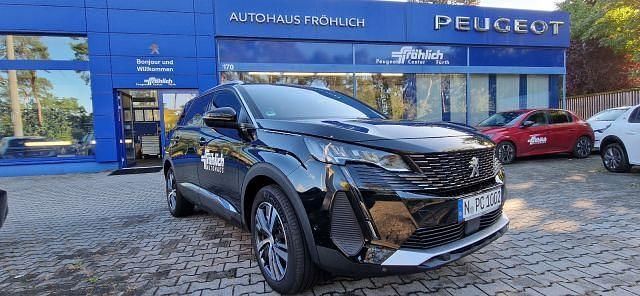 Schwarz Gebraucht 2023 Peugeot 5008 Allure Van / Kleinbus | 27.890 € (Fairer Preis) - Bild 1/4