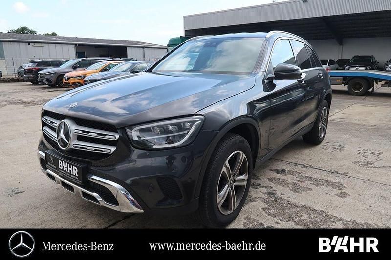 Grau Gebraucht 2021 Mercedes GLC300e SUV | 24.450 € (Fairer Preis) - Bild 1/4