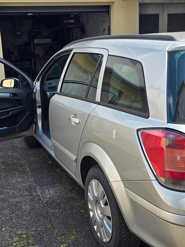 Gebraucht Opel Astra 90 PS (66 kW) 2006 Silber Kombi