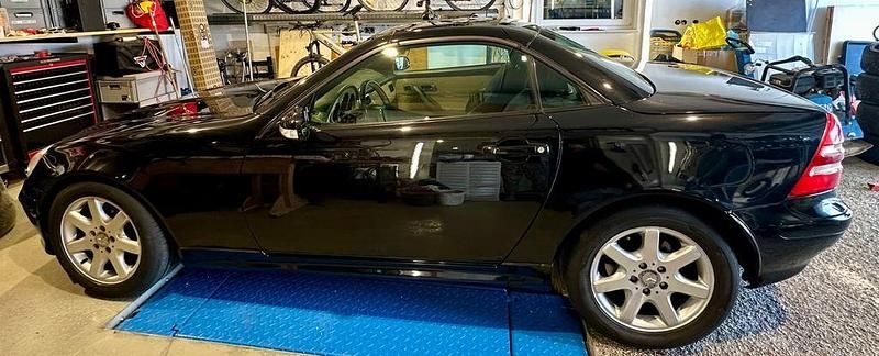 Schwarz Gebraucht 2001 Mercedes SLK200 Cabrio | 6.500 € (Teuer) - Bild 1/4
