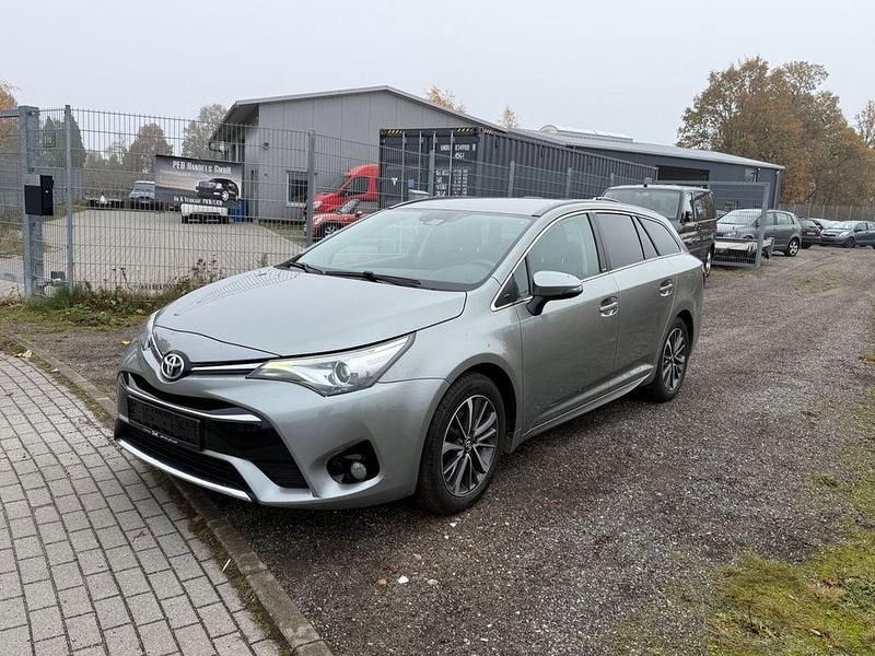 Gebraucht Toyota Avensis Edition-S 147 PS (108 kW) 2017 Grau Kombi