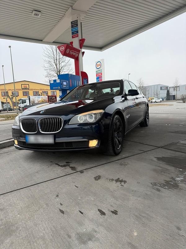 Second-hand BMW 730 252 CP (185 kW) 2010 Albastru Berlinǎ