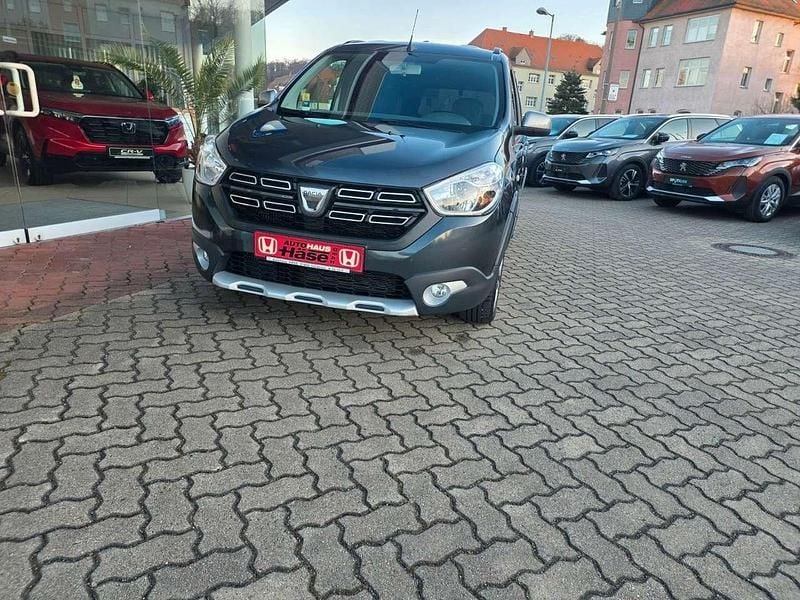 Gebraucht Dacia Lodgy Stepway 131 PS (96 kW) 2022 Grau Van / Kleinbus