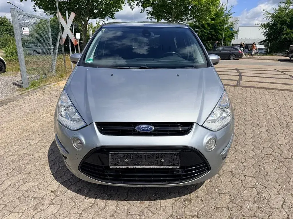 Gebraucht Ford S-MAX Trend 140 PS (102 kW) 2011 Silber Van / Kleinbus