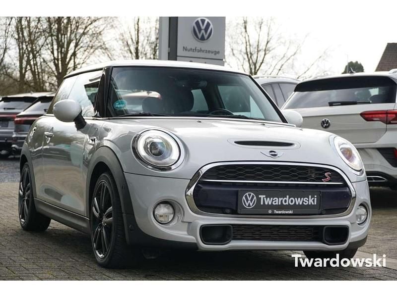 Gebraucht Mini Cooper S Chili 192 PS (141 kW) 2017 White silver metallic Kleinwagen