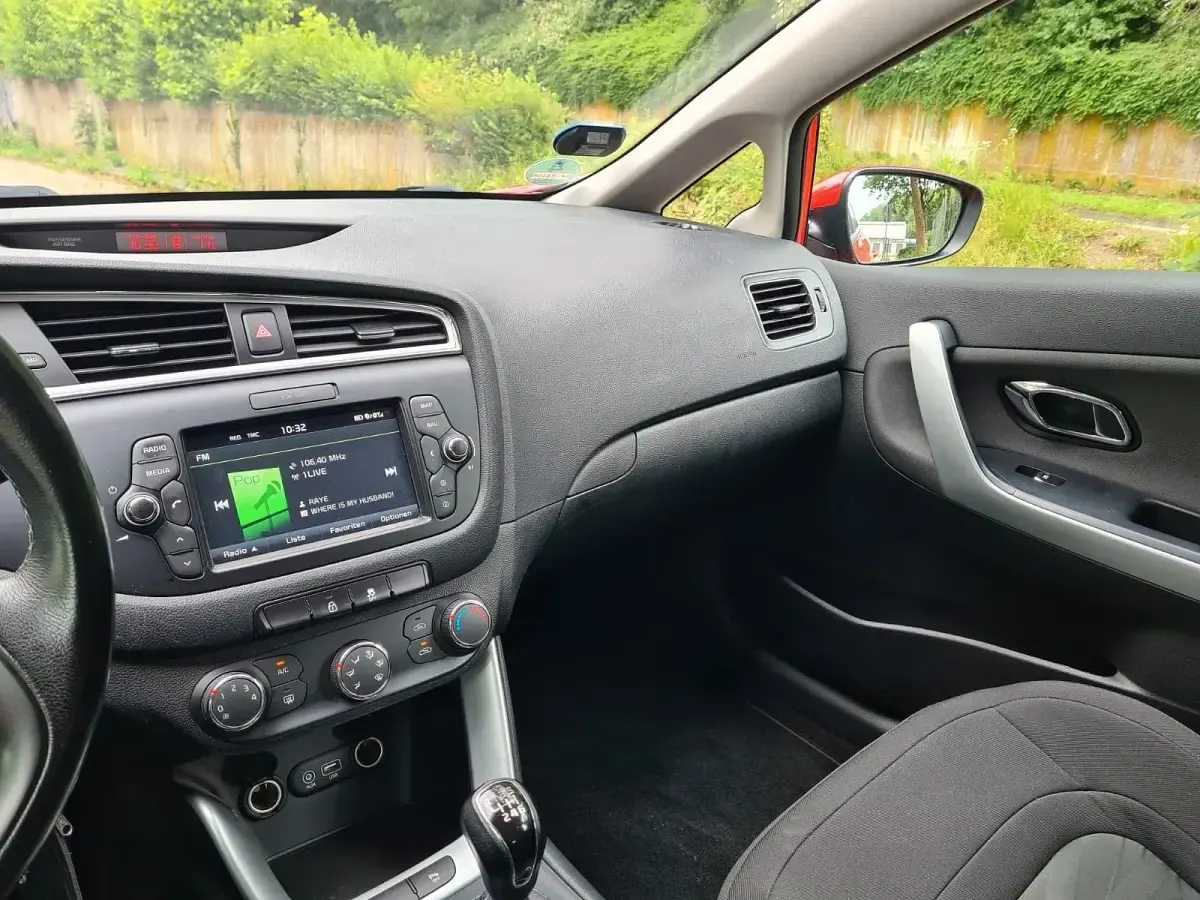 Gebraucht Kia Ceed Sportswagon 135 PS (99 kW) 2016 Rot Kombi