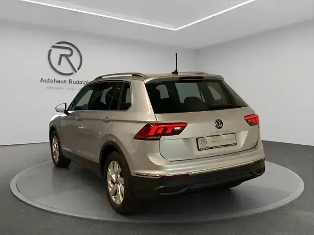 Gebraucht VW Tiguan Move 150 PS (110 kW) 2023 Reflexsilber metallic (metallic) SUV