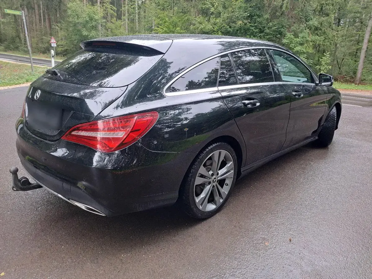Gebraucht Mercedes CLA180 109 PS (80 kW) 2018 Schwarz Coupé
