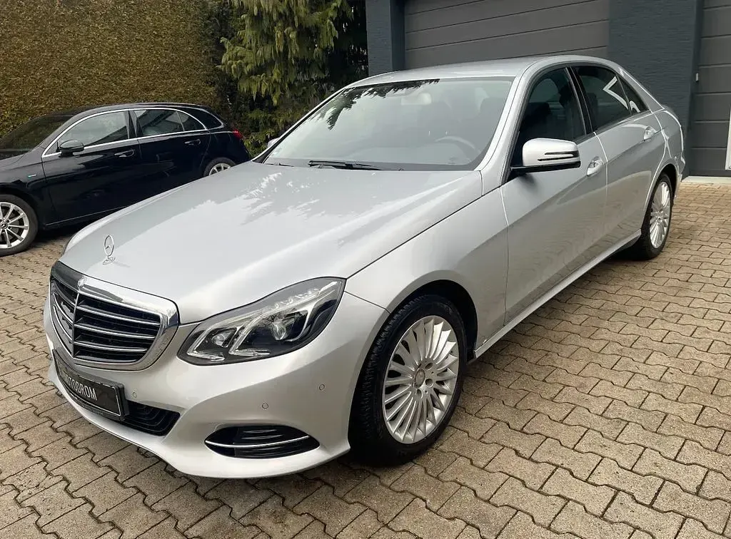 Gebraucht Mercedes E250 Elegance 211 PS (155 kW) 2014 Iridiumsilber Limousine