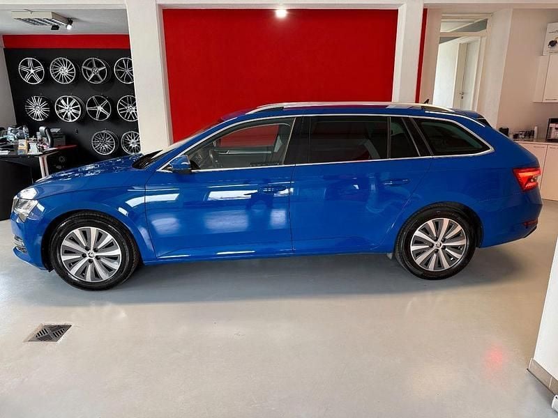 Gebraucht Skoda Superb Style 150 PS (110 kW) 2022 Modra energy/energy blue Kombi