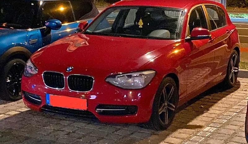 Rot Gebraucht 2012 BMW 116 Comfort Edition Kleinwagen | 8.600 € (Fairer Preis) - Bild 1/4