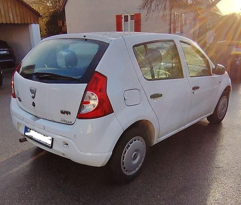 Gebraucht Dacia Sandero 75 PS (55 kW) 2009 Weiß Limousine