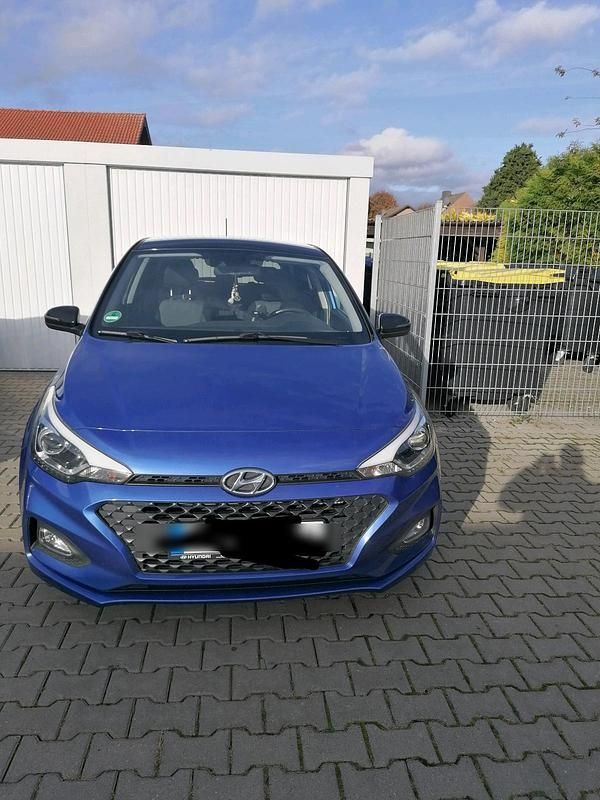 Blau Gebraucht 2020 Hyundai i20 Advantage Limousine | 10.500 € (Guter Preis) - Bild 1/4