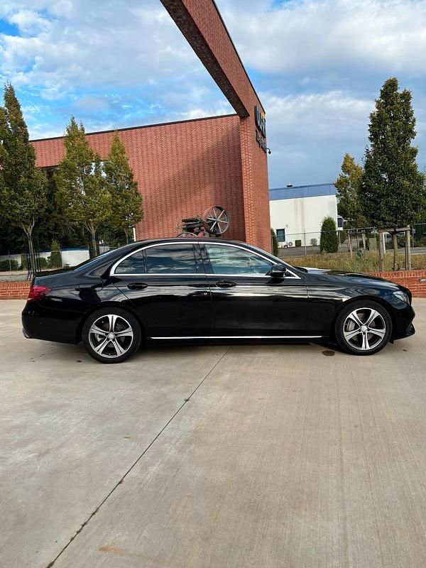 Gebraucht Mercedes E220 194 PS (142 kW) 2017 Schwarz Limousine
