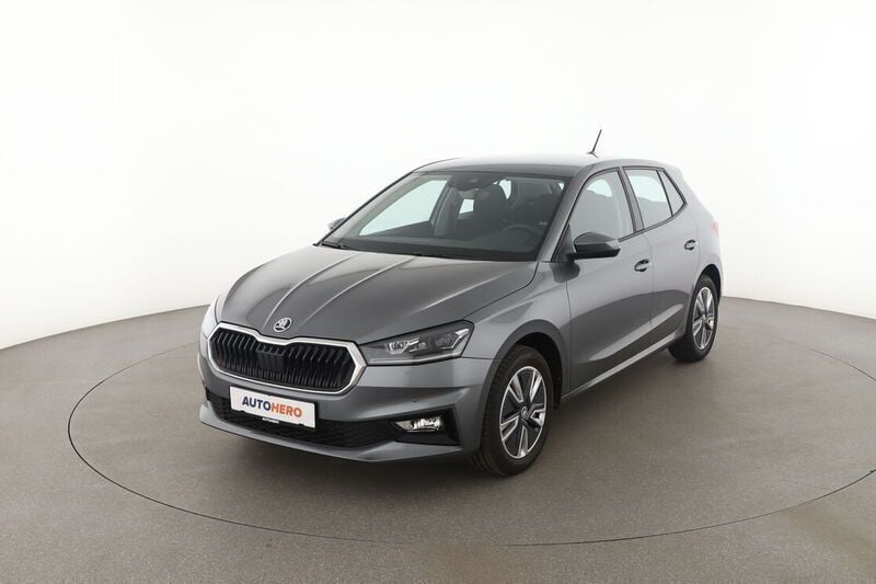 Grau Gebraucht 2024 Skoda Fabia Selection Limousine | 19.310 € (Fairer Preis) - Bild 1/4