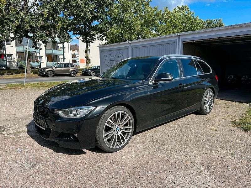 Schwarz Gebraucht 2013 BMW 330 M Sport Kombi | 11.300 € (Superpreis) - Bild 1/4