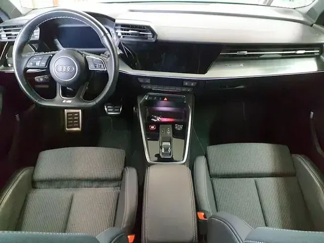 Gebraucht Audi S3 Sport 310 PS (228 kW) 2021 Individuallackierungen audi exclusive Limousine
