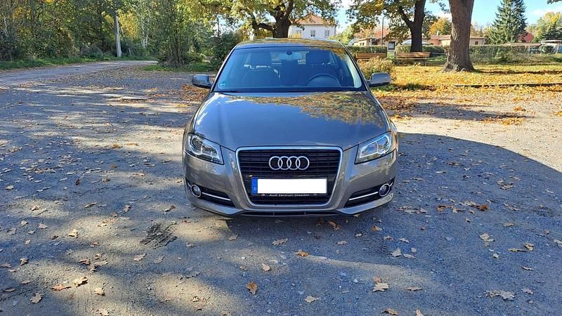 Grau Gebraucht 2011 Audi A3 Kombi | 7.500 € (Fairer Preis) - Bild 1/4