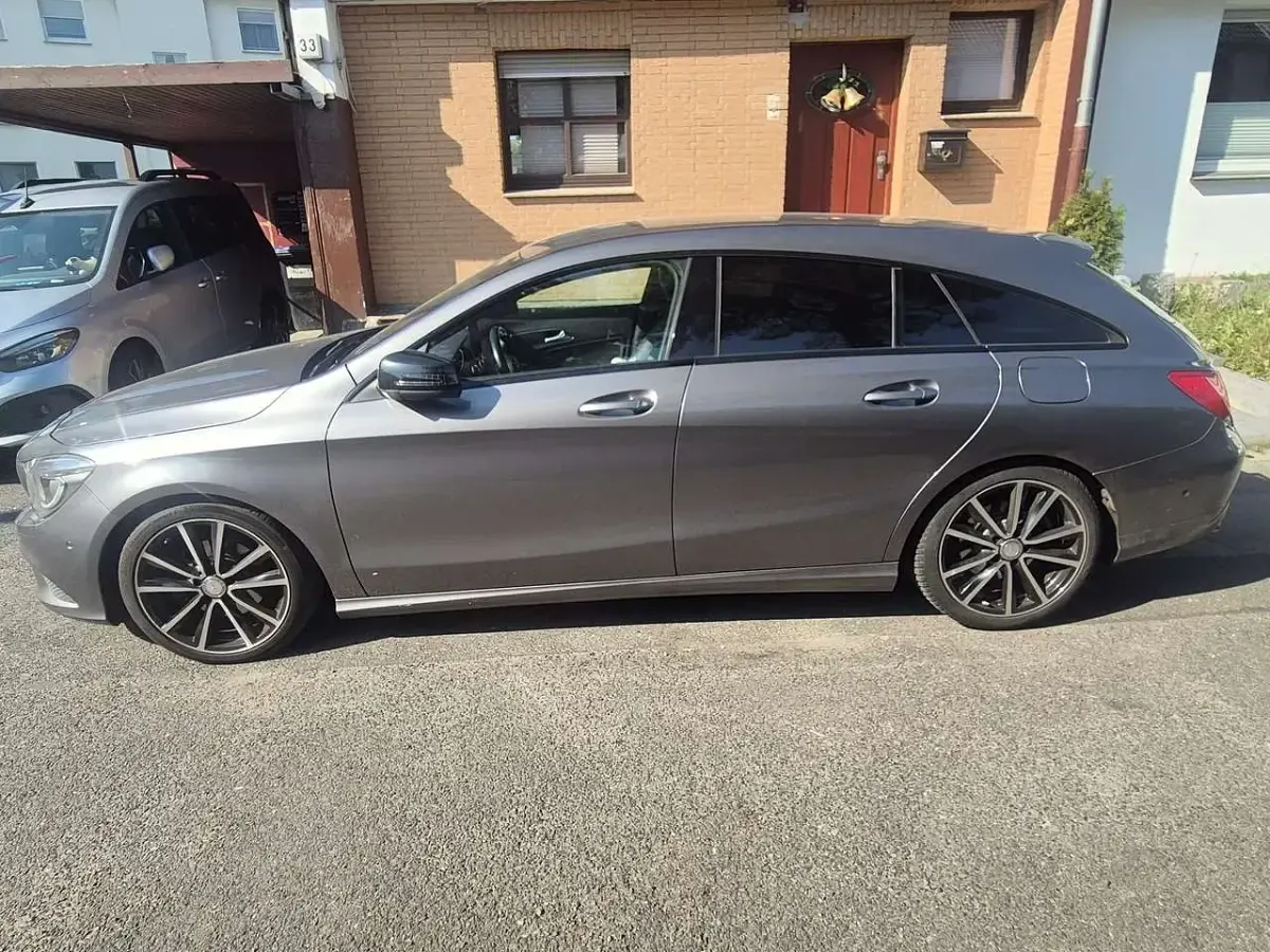 Gebraucht Mercedes CLA220 Shooting Brake 177 PS (130 kW) 2015 Grau Kombi