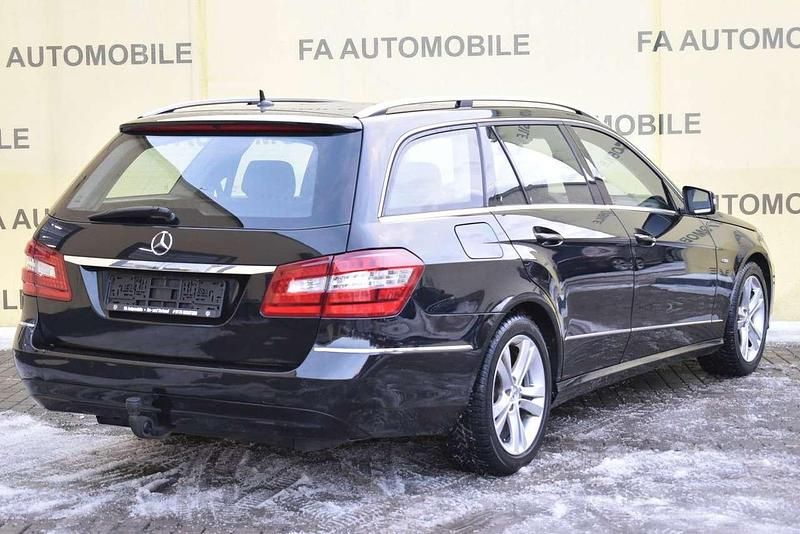 Gebraucht Mercedes E200 136 PS (100 kW) 2010 Schwarz Kombi