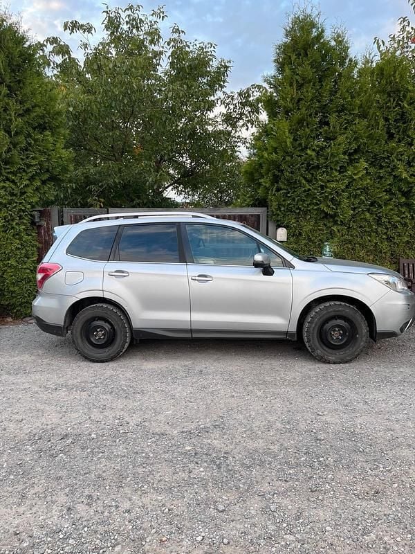 Silber Gebraucht 2015 Subaru Forester Comfort SUV | 10.500 € - Bild 1/4