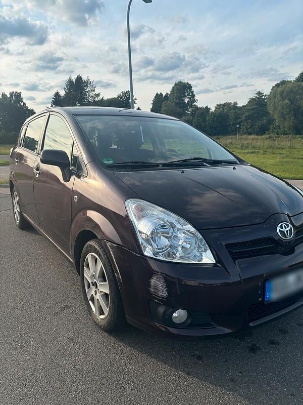 Rot Gebraucht 2008 Toyota Verso Van / Kleinbus | 3.200 € (Superpreis) - Bild 1/4