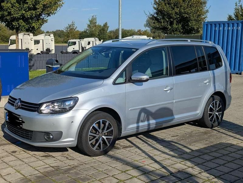 Silber Gebraucht 2014 VW Touran Comfortline Van / Kleinbus | 13.000 € (Fairer Preis) - Bild 1/4