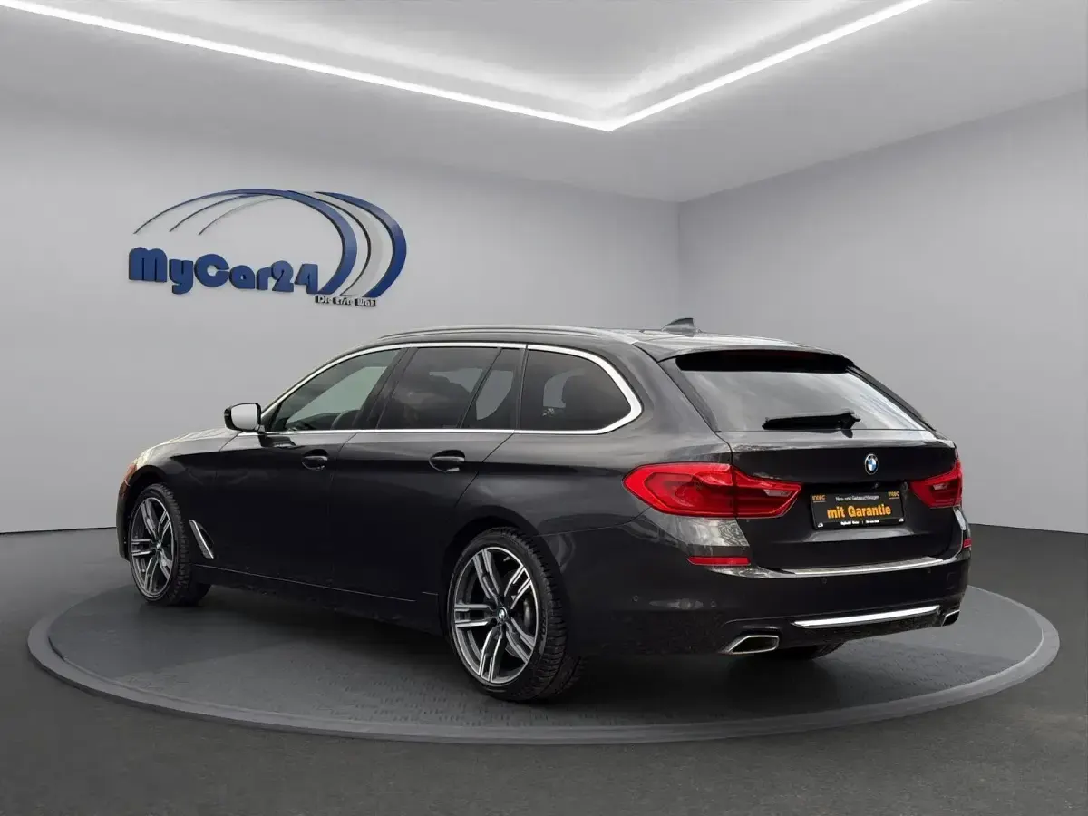 Gebraucht BMW 540 Luxury Line 320 PS (235 kW) 2019 Grau Limousine