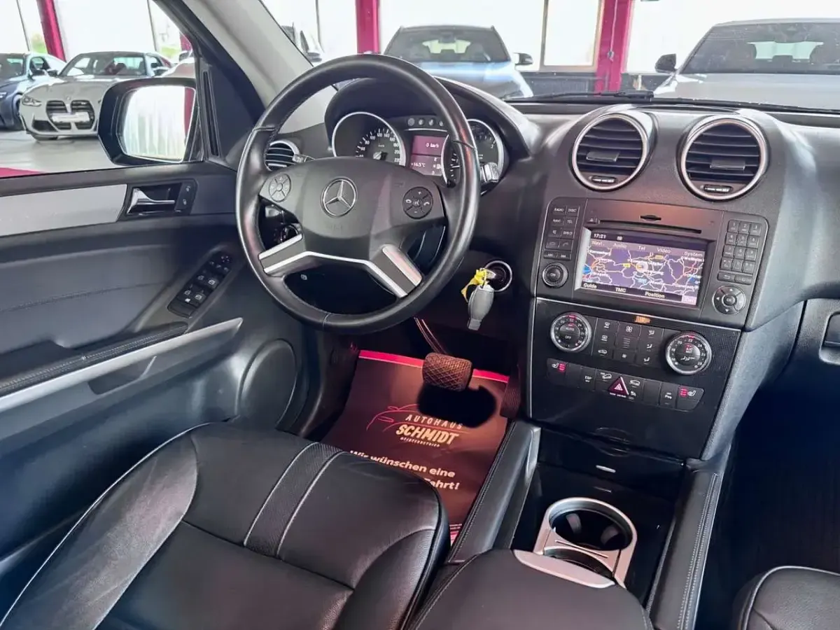 Gebraucht Mercedes ML350 231 PS (169 kW) 2010 Obsidianschwarz SUV