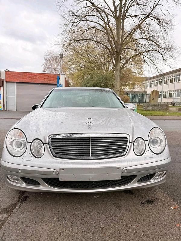 Gebraucht Mercedes E220 150 PS (110 kW) 2003 Silber Limousine