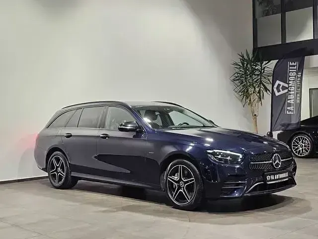 Gebraucht Mercedes E300 AMG line 194 PS (142 kW) 2022 Blau Limousine