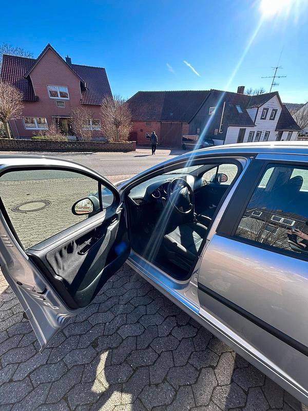 Gebraucht Peugeot 207 73 PS (53 kW) 2009 Silber Limousine