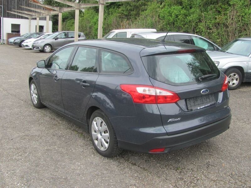 Gebraucht Ford Focus Trend 101 PS (74 kW) 2014 Grau Kombi