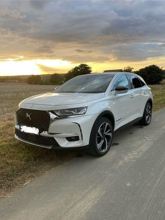 Weiß Gebraucht 2019 DS Automobiles DS7 Crossback Be Chic SUV | 22.800 € (Teuer) - Bild 1/4