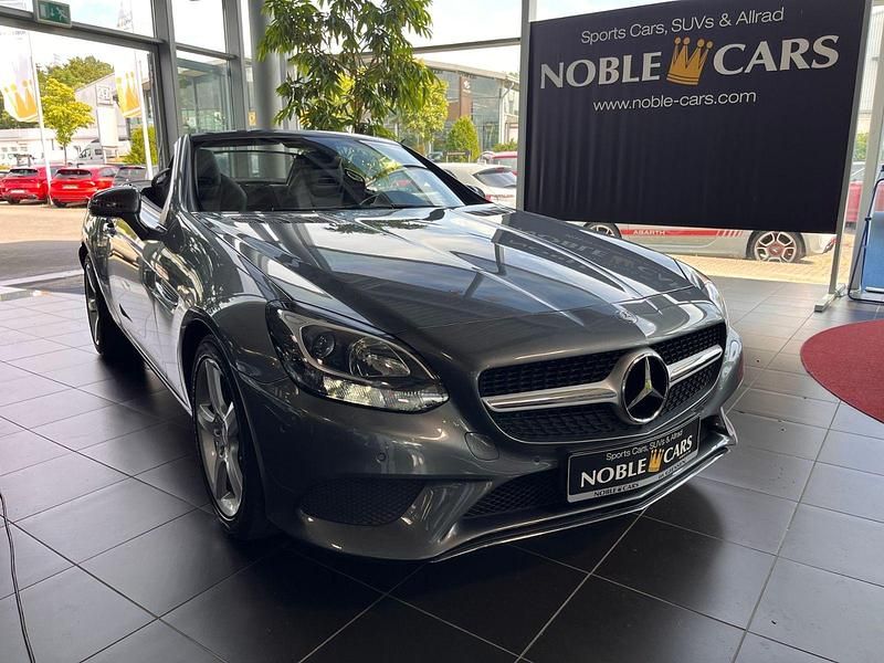 Selenitgrau (metallic) Gebraucht 2016 Mercedes SLC200 Cabrio | 30.690 € (Fairer Preis) - Bild 1/4