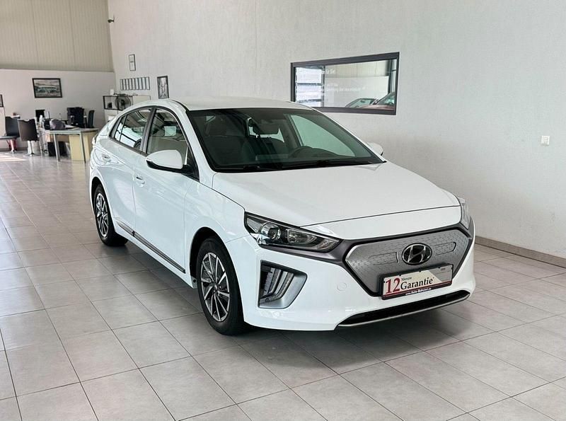 Polar white / sol Gebraucht 2022 Hyundai Ioniq 6 Trend Limousine | 14.900 € (Etwas zu teuer) - Bild 1/3
