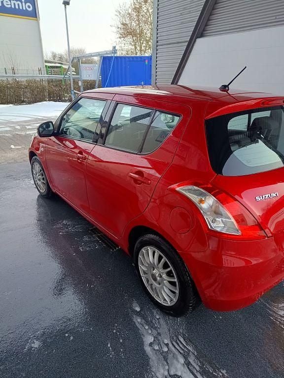 Rot Gebraucht 2012 Suzuki Swift Kleinwagen | 5.800 € (Fairer Preis) - Bild 1/4