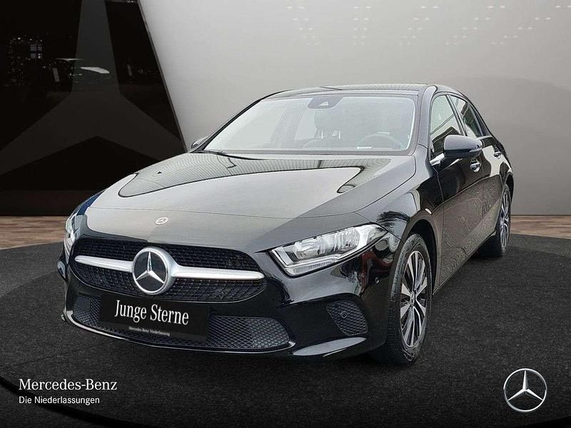 Gebraucht Mercedes A250 Advanced 160 PS (117 kW) 2021 Schwarz Limousine