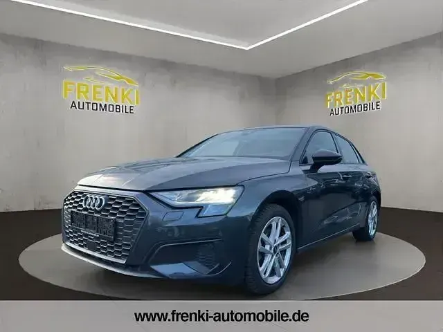Używany Audi A3 Basis 116 KM (85 kW) 2022 Szary Sedan/Limuzyna