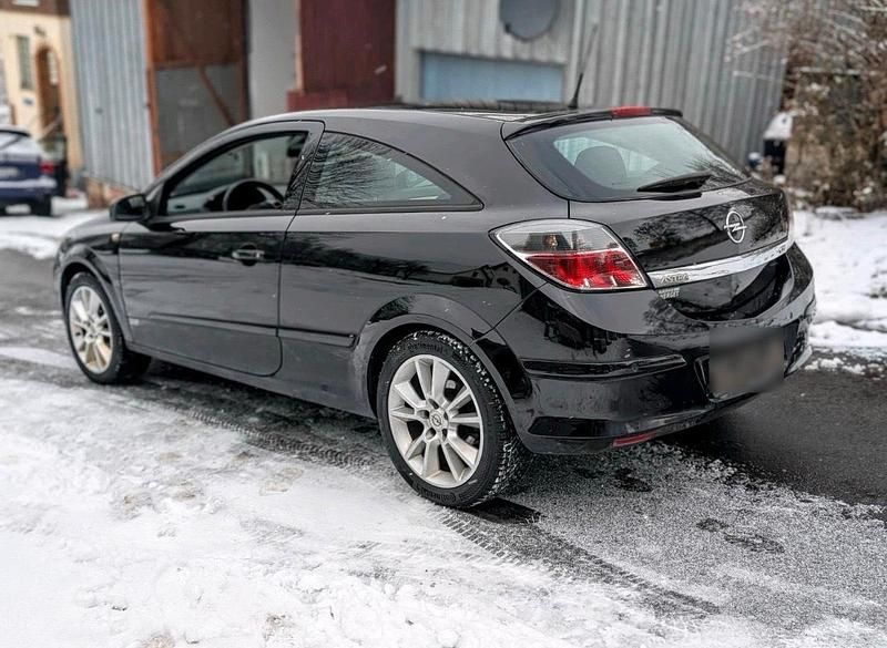 Gebraucht Opel Astra GTC 105 PS (77 kW) 2007 Schwarz Kleinwagen