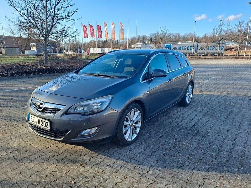 Gebraucht Opel Astra Design Edition 110 PS (80 kW) 2011 Braun Kombi