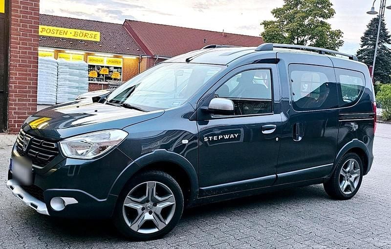 Grau Gebraucht 2019 Dacia Dokker Stepway Van | 11.499 € (Guter Preis) - Bild 1/4